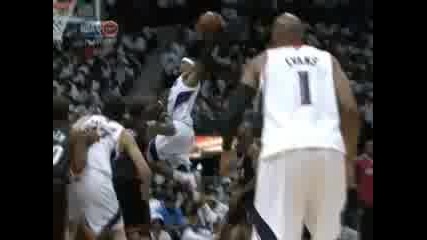 Josh Smith Dunks on Jermaine Oneal