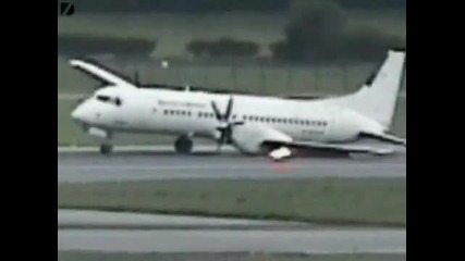 Plane Lands on 2 Wheels 
