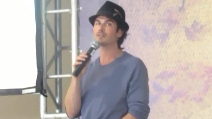 Ian Somerhalder пее Happy Birthday