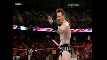 Triple H излиза на ринга и пребива Sheamus 