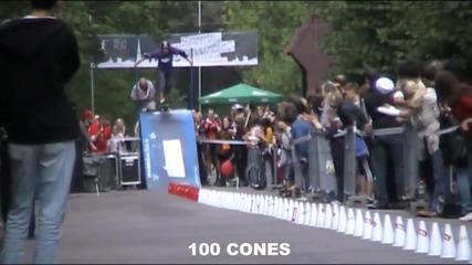 100 конуса със скейтборд- Рекорд на Гинес