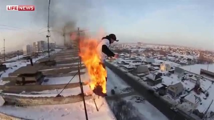 Пълната версия на - руснак скача запален от 9тия етаж