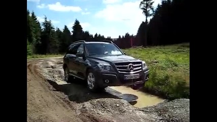 2010 Mercedes - Benz Glk Goes Off - Road 