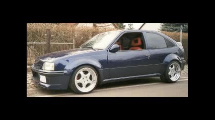 Opel Kadett Tuning Любовта на тези фенове е голяма! 