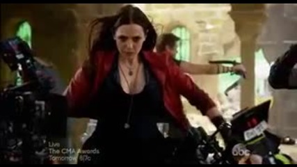 Звездата Елизабет Олсън зад кадър на филма си Отмъстителите 2 (2015)