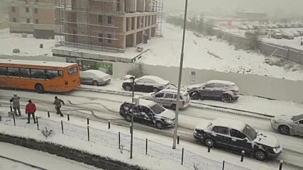 Снегът пак ни изненада