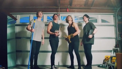 5 Seconds Of Summer - She's Kinda Hot ( Официално Видео )