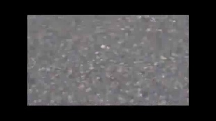 Младеж се пребива, а на баща му не му пука.