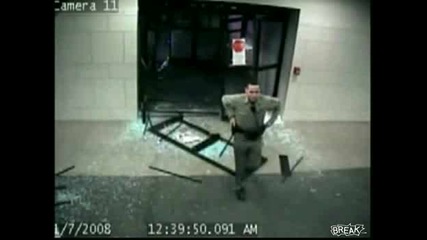 Този отнесе цялата сграда със него ...