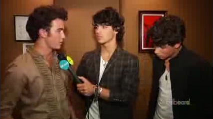 Backstage with Jonas Brothers 