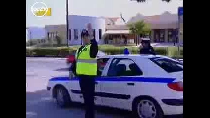 Смях полицай спира моторист 