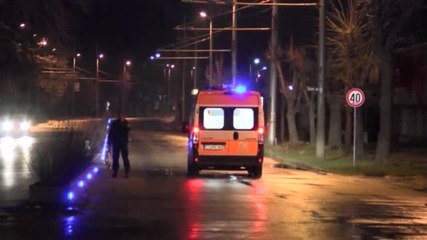 Младеж блъсна с колата си психично болен мъж