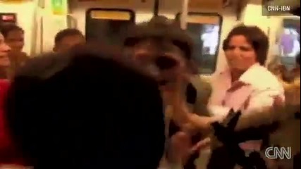 Шамари за Индийци качи ли се в женският влак 