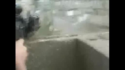 Американци отвръщат на огън.