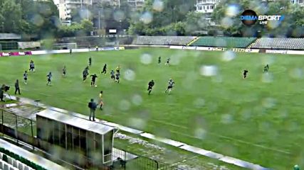 Първа спорна ситуация в срещата между Черно море и Берое