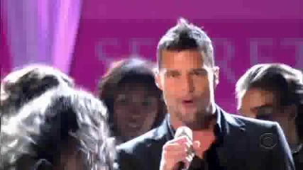 Ricky Martin - Drop It On Me