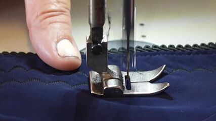 Вековна традиция: В Гърция седмици наред майстори изработват църковни одежди