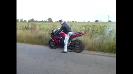 Yamaha R1 