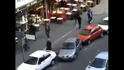 този много яко паркира