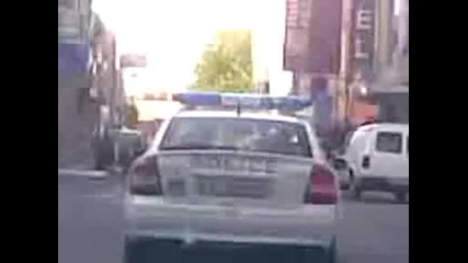 Полицай над закона