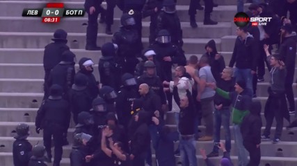 Полиция влезе в сектора на ботевистите