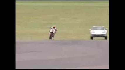 Yamaha R1 vs Porche Carrera