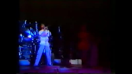Lepa Brena - Ljubi Me Omere