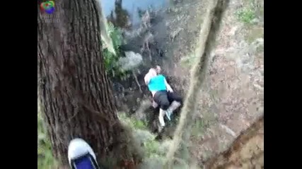 Идиот се пребива много гадно 