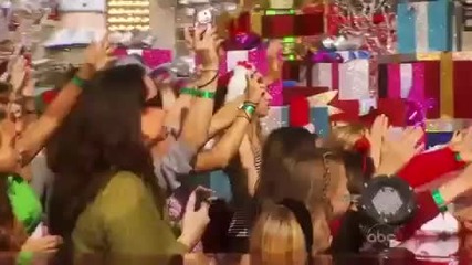 Selena Gomez _ Winter Wonderland (live on Disney Parade 12_25_10)