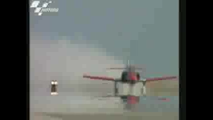 Състезание Между Мотор И Самолет