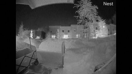 Охранителна камера записа преминаването на метеор през нощното небе в Аляска (ВИДЕО)