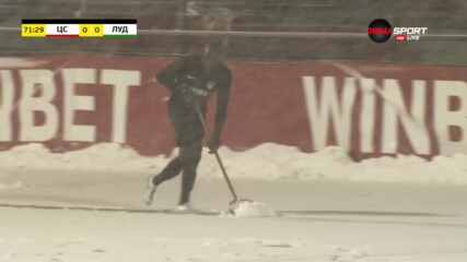 Култово: Вратарят на Царско село рие сняг срещу Лудогорец