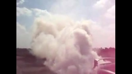 Toyota Supra не си жали гумите !