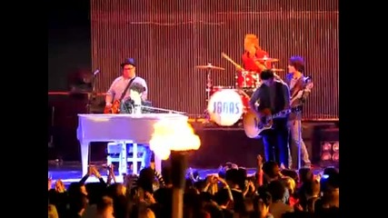 Jonas Brothers performing new songs (part 2) 05 - 06 - 2010