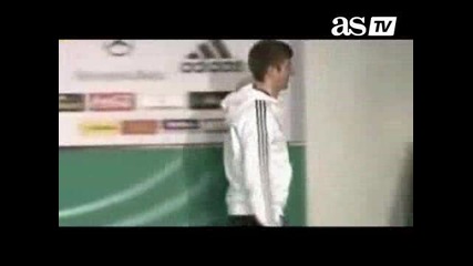 Диего Марадона С Поредна Изцепка! Изгони Футболист На Германия! 
