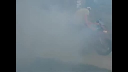 Yamaha Yzf R1 Пука Гума Burnout