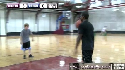 Justin Bieber vs. Usher play bascetball 