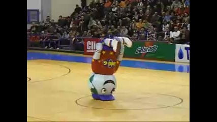 Яко развлечение в полувремето на мач! 