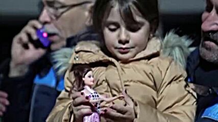 Рожден ден сред руините: Торта за 5–годишно момиченце, оцеляло при трусовете в Турция