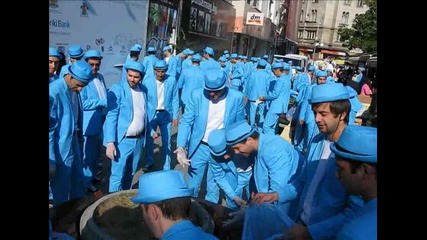 Сини хора чистят Славейков