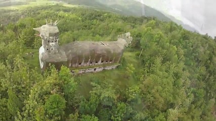 Мистериозна църква в горите на о-в Ява