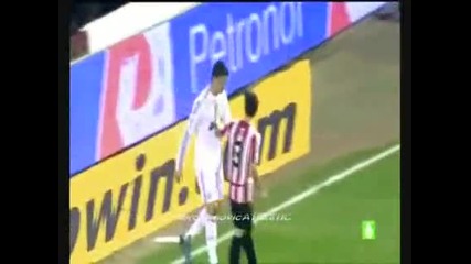 Кристиано Роналдо заплашва фен :d 