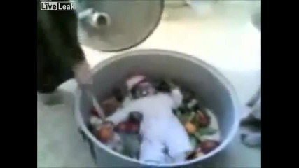 Жена готви бебе-честит Хелоуин
