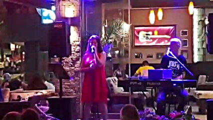 Савов & Стелияна Христова - Обичам Те (Live Caramel Music Hall)