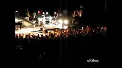 Demi Lovato falls on stage 7 times!