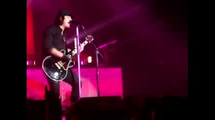 1вото шоу на Three Days Grace от турнето им в Канада - Lost in you 