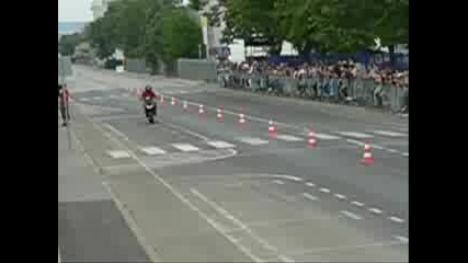 Scooter Stunt Team - Goes wind