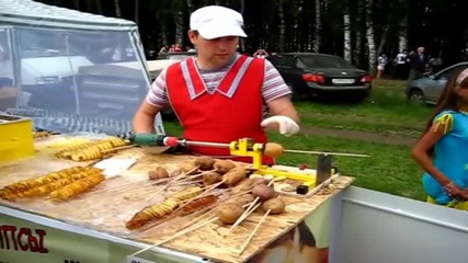 Как се прави чипс спирала в Русия - Торнадо картофи на шиш