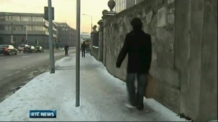 Walking Fail - Man Falls on Ice in Dublin [hd]