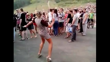 Stupid Dance! Blonde Russian